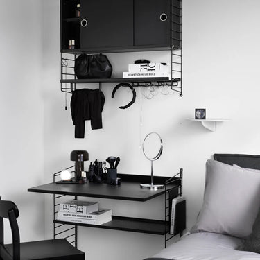 solution-string-system-bedroom-workspace-black-floor-and-wall-panels_portrait.webp