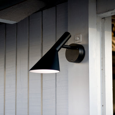 AJ 50 black outdoor in situ M5680