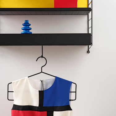 String Coat Hanger black (2).png