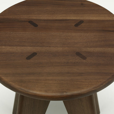 6557742_Tabouret Solvay - Detail_v_fullbleed_1440x.jpg