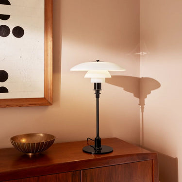 PH 3½-2½ Table Lamp Black metallized Brass Glass lifestyle Poul Henningsen Louis Poulsen.j