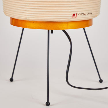 akari 9a table lamp feet detail