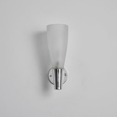 Pietro Chiesa for Fontana Arte Wall-mounted light fixture with a cone-shaped glass shade on a plain background for Two Enlighten 