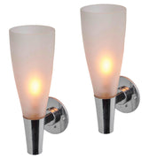 Pietro Chiesa for Fontana Arte Wall-mounted light fixture with a cone-shaped glass shade on a plain background for Two Enlighten 