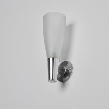 Pietro Chiesa for Fontana Arte Wall-mounted light fixture with a cone-shaped glass shade on a plain background for Two Enlighten 