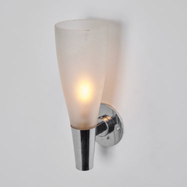Pietro Chiesa for Fontana Arte Wall-mounted light fixture with a cone-shaped glass shade on a plain background for Two Enlighten 