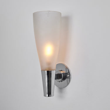 Pietro Chiesa for Fontana Arte Wall-mounted light fixture with a cone-shaped glass shade on a plain background for Two Enlighten 