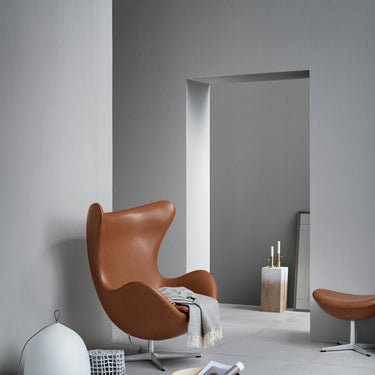 Fritz_Hansen_Egg_Leather_Elegance_Walnut_Footstool_Arne_Jacobsen_Objects_RGB.jpg