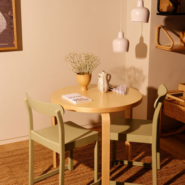 6186672_Atelier Chair Aalto Table Round 90A Midsummer Dream Vase Pendant A330S Golden Bell