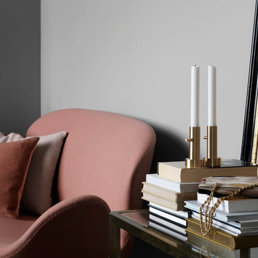 Fritz_Hansen_swan_sofa_candleholder.jpg