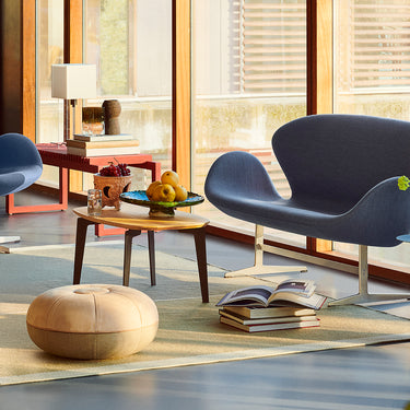 FH_Swan_Sofa_3321_Canvas_Light_blue_0734_Swan_3320_Rime_0781_Join_FH21_Oak_Pouf_Dusty_pink