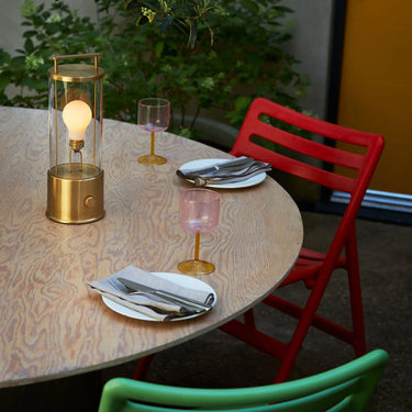 the_muse_in_brass_on_table_garden_setting_close_up_lifestyle_2048x2048_58db9e07-5ab7-4c9d-