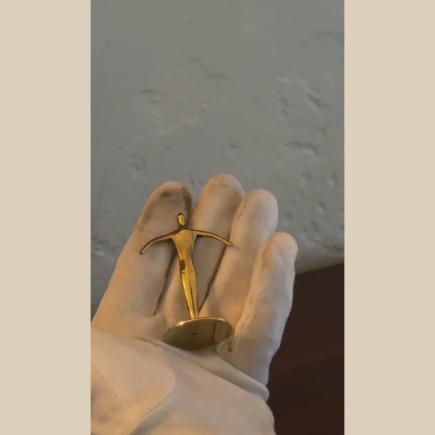 Aubock sportsman figurine scale video