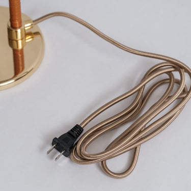 photograph of tynell 5321 lamp cord detail